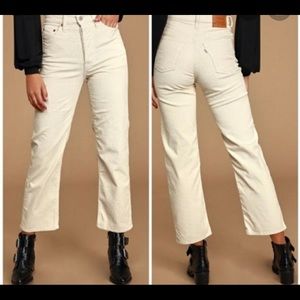 BNWT Levi’s rib cage straight ankle corduroy jeans